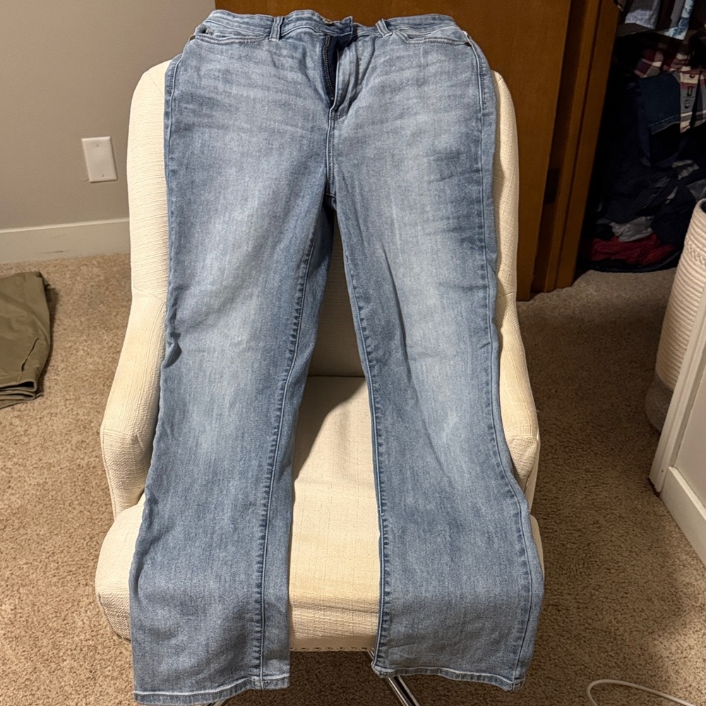 Judy Blue Light Wash 90’s Straight Fit Jeans